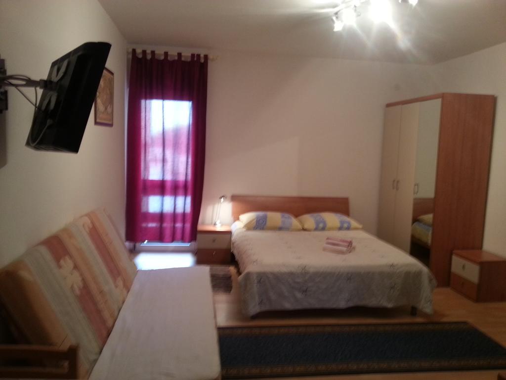 Studio Apartments Ivica Primosten Bilik gambar