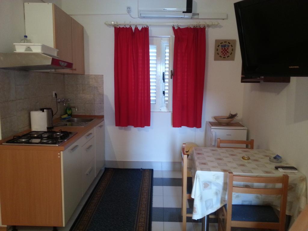 Studio Apartments Ivica Primosten Bilik gambar