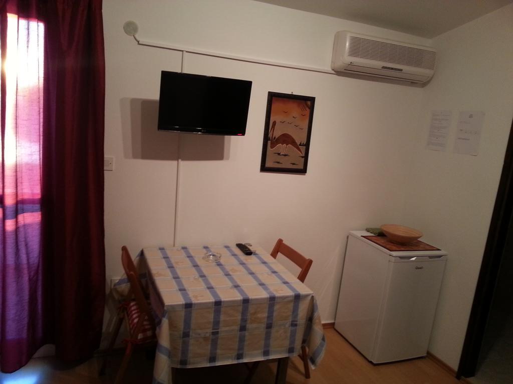 Studio Apartments Ivica Primosten Bilik gambar